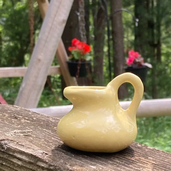 BYBEE Mini Pottery Kentucky McCOY Pitcher SHAWNEE Miniature Vintage Soft Yellow - Picture 2 of 11